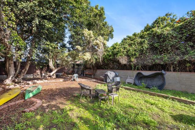 2747 Fairfield St, San Diego CA: https://media.crmls.org/mediaz/0c8fcc83-5d0b-4b65-aa7f-d4daa1a5dccf.jpg