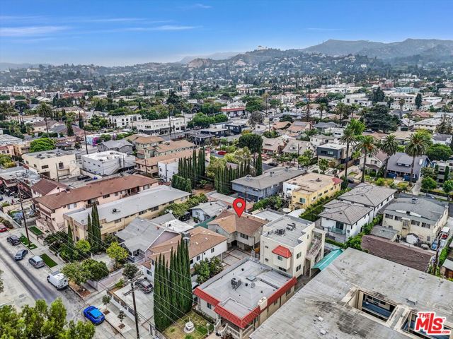 4421 Prospect Avenue, Los Angeles CA: https://media.crmls.org/mediaz/0c905168-dc8b-49c2-aa76-a32bbe56ff86.jpg