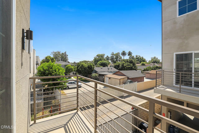 Detail Gallery Image 18 of 21 For 834 N Fair Oaks Ave #108,  Pasadena,  CA  - 3 Beds | 2/1 Baths