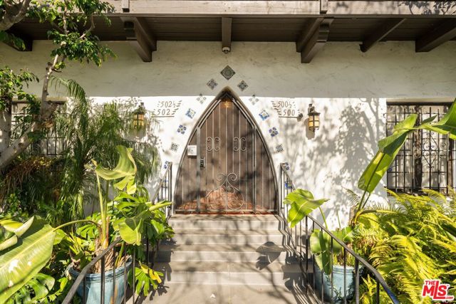 500 N Genesee Avenue, Los Angeles CA: https://media.crmls.org/mediaz/0c913039-ba81-4c0f-bb0d-b8d22059dbb5.jpg
