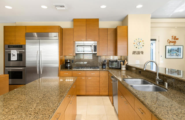 2000 S Caliente Drive, Palm Springs CA: https://media.crmls.org/mediaz/0c91986b-a06b-4f6c-9b5e-d2b456e96f92.jpg