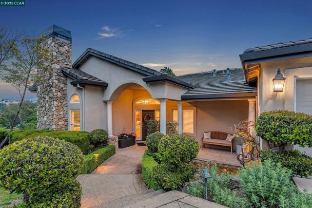 628 Sugarloaf Ct, Walnut Creek CA: https://media.crmls.org/mediaz/0c924dbe-867c-4a8d-9342-604a4405321e.jpg