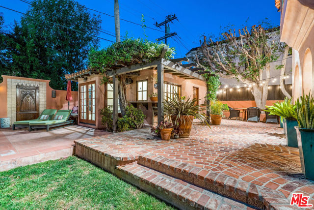 519 N ALTA Drive, Beverly Hills CA: https://media.crmls.org/mediaz/0c937b9d-bdba-4c91-9984-a19c8738209d.jpg