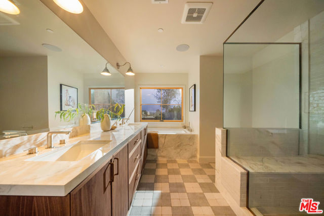 3620 Wrightwood Drive, Studio City CA: https://media.crmls.org/mediaz/0c938c8c-abf0-4b23-86d1-f94e5a60a5f7.jpg