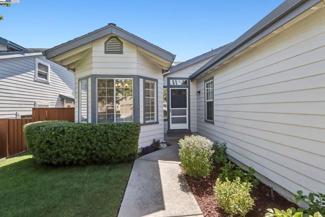 974 Clinton Pl, Pleasanton CA: https://media.crmls.org/mediaz/0c93cf4b-9a45-4248-85c3-f261d0ceb76f.jpg