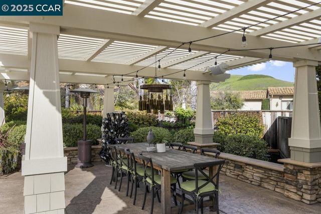 21 Meadow Lake Dr, Danville CA: https://media.crmls.org/mediaz/0c93fcb7-6b39-498a-8cd5-a5c9f5b28256.jpg