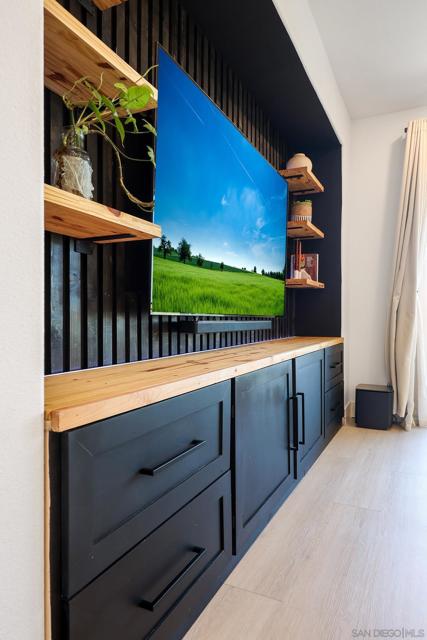 6861 Secano St, San Diego CA: https://media.crmls.org/mediaz/0c941238-82a7-49bd-a989-f05e1452e613.jpg