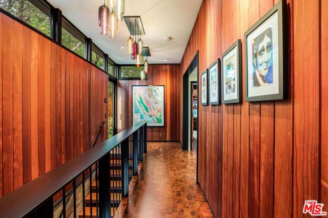 5228 Escalante Drive, La Canada Flintridge CA: https://media.crmls.org/mediaz/0c9432c0-4885-4ba1-94f0-e7396d728086.jpg