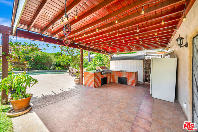 14916 Hesby Street, Sherman Oaks CA: https://media.crmls.org/mediaz/0c944b96-5c68-44e3-bb6e-42b47f628d78.jpg