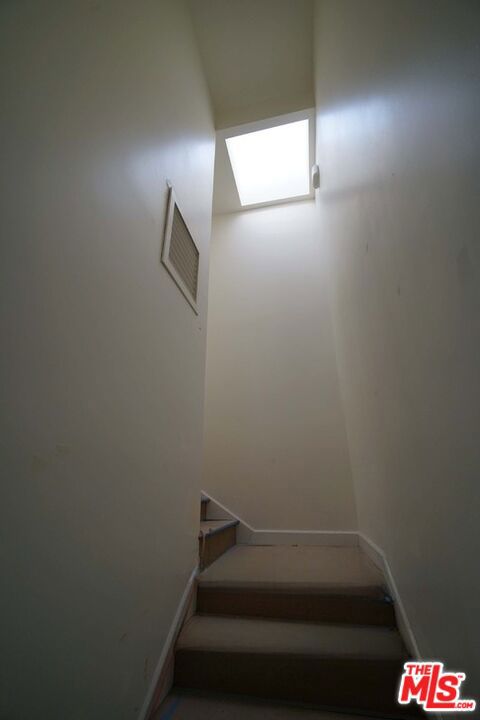 Image 33 of 47 For 870 La Fayette Park Place