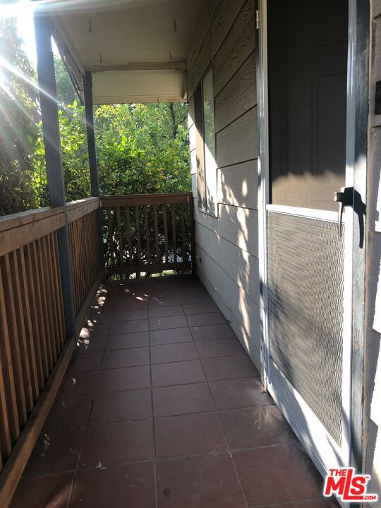 410 N Frederic Street, Burbank CA: https://media.crmls.org/mediaz/0c962881-cba8-40e5-81ea-c2e84dbff2bc.jpg