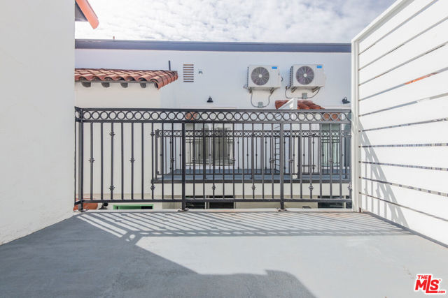 2757 Andreo, Torrance CA: https://media.crmls.org/mediaz/0c96c2d2-a37c-43bf-b593-619e613dcdfd.jpg