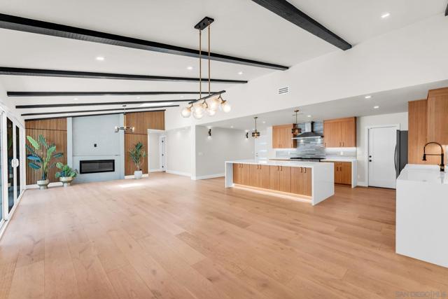 7105 Mimosa Dr, Carlsbad CA: https://media.crmls.org/mediaz/0c96c3ee-2012-4984-bf03-2c34a8aba61a.jpg