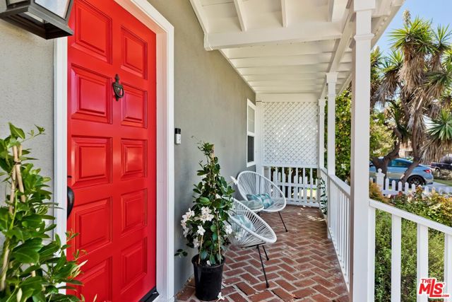 3504 Redwood Avenue, Los Angeles CA: https://media.crmls.org/mediaz/0c9747e5-8aba-422c-8774-80b2720926af.jpg