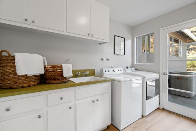 942 Viewridge Drive, San Mateo CA: https://media.crmls.org/mediaz/0c977105-c17a-4b7b-b07e-6d6a6076e4a7.jpg