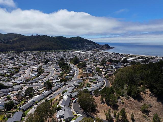 928 Corona Drive, Pacifica CA: https://media.crmls.org/mediaz/0c97f0a1-bd98-42e1-a9ee-d9e7c5ad02c7.jpg