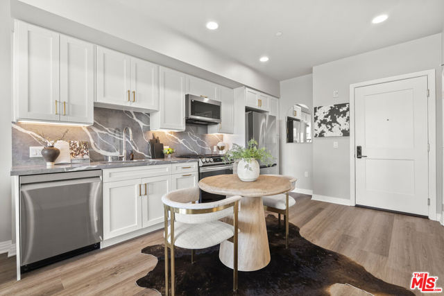 7428 Santa Monica Boulevard, 204 photo 15