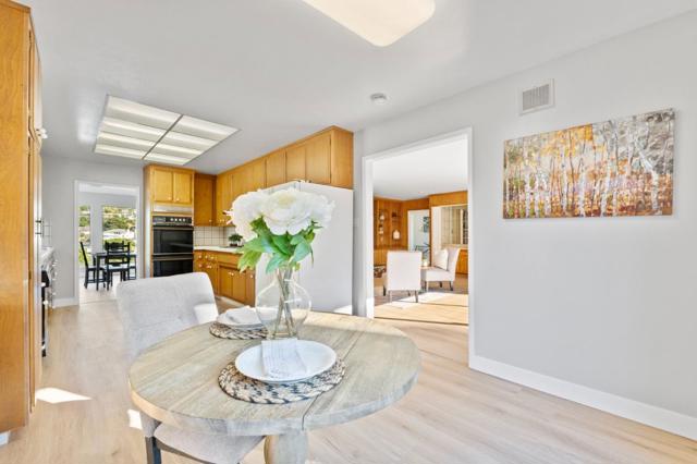 942 Viewridge Drive, San Mateo CA: https://media.crmls.org/mediaz/0c983750-1f5b-4a08-9b9c-0eb6e7557dd3.jpg