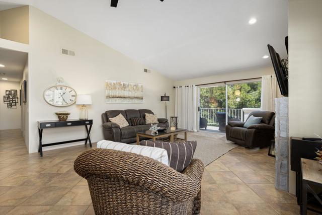 340 Vista Royale Drive, Palm Desert CA: https://media.crmls.org/mediaz/0c98a238-8a82-4d2b-b350-1b421c050d01.jpg