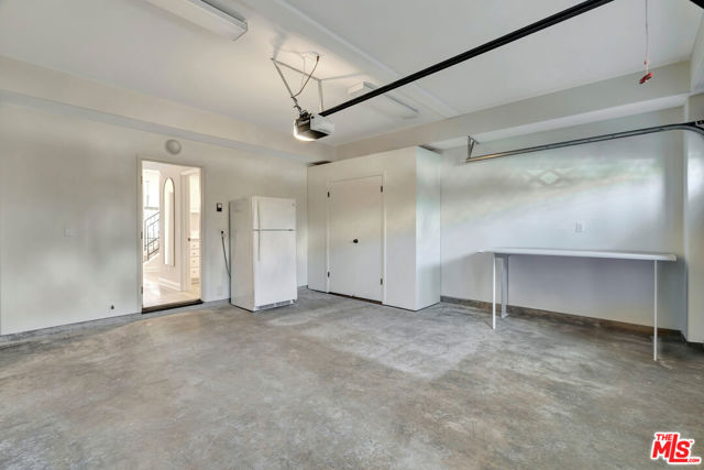 6412 Lunita Road, Malibu CA: https://media.crmls.org/mediaz/0c98f137-c293-469b-b637-0aa62a70f915.jpg