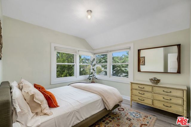 1631 Champlain Terrace, Los Angeles CA: https://media.crmls.org/mediaz/0c98f8e5-cdb5-4f09-bbcc-aaebf010564b.jpg