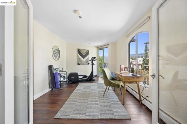 5405 Carlton St, Oakland CA: https://media.crmls.org/mediaz/0c997da9-a279-45a2-9226-689f761fb333.jpg