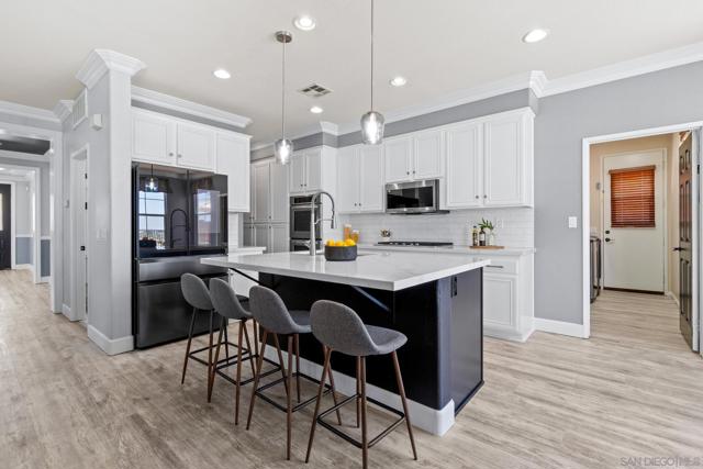 366 Plaza Paraiso, Chula Vista CA: https://media.crmls.org/mediaz/0c99e631-76a4-4934-9497-25621a6ed06d.jpg
