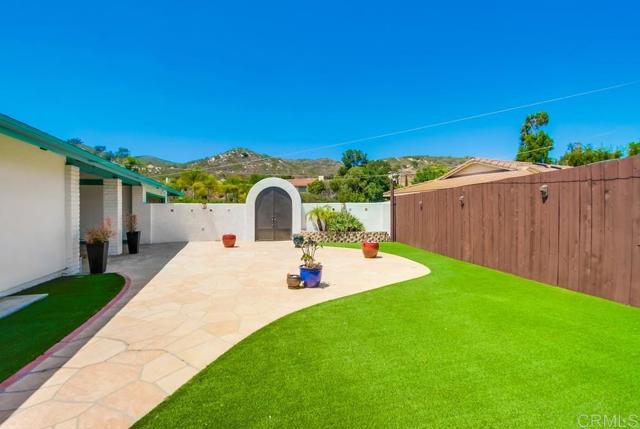 12919 Evalyn Place, Poway CA: https://media.crmls.org/mediaz/0c9c2f14-c690-4ba9-8fbd-9e79261b2694.jpg