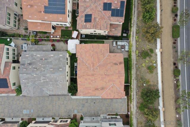 712 Gemstone Dr, San Marcos CA: https://media.crmls.org/mediaz/0c9cee3c-3fe5-47d1-ab12-568308340d87.jpg