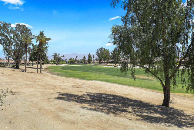 Image 20 of 42 For 40492 Bay Hill Way