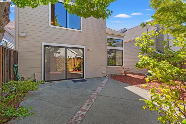 35 Leonard Ct, Alameda CA: https://media.crmls.org/mediaz/0c9d023d-2503-4f6b-bd96-f39b9cc72249.jpg