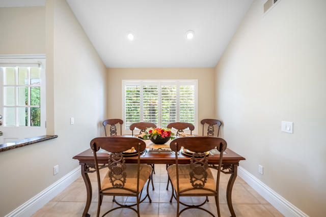 43512 Via Magellan Drive, Palm Desert CA: https://media.crmls.org/mediaz/0c9d2e5d-e9fe-4ffa-801d-d0f4a185be88.jpg