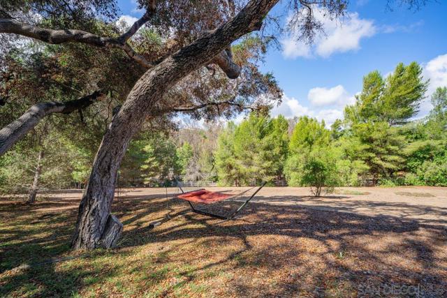 11 Country Glen Rd, Fallbrook CA: https://media.crmls.org/mediaz/0c9d42cc-b23a-4d7e-a089-3a1746fb9aa3.jpg