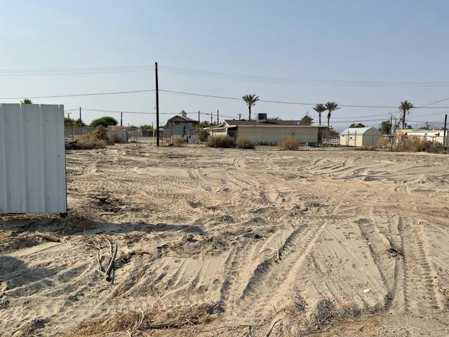 76 Desert Shores Drive, Thermal CA: https://media.crmls.org/mediaz/0c9dfffd-4ed0-4d72-a6f7-c3a064df5efc.jpg