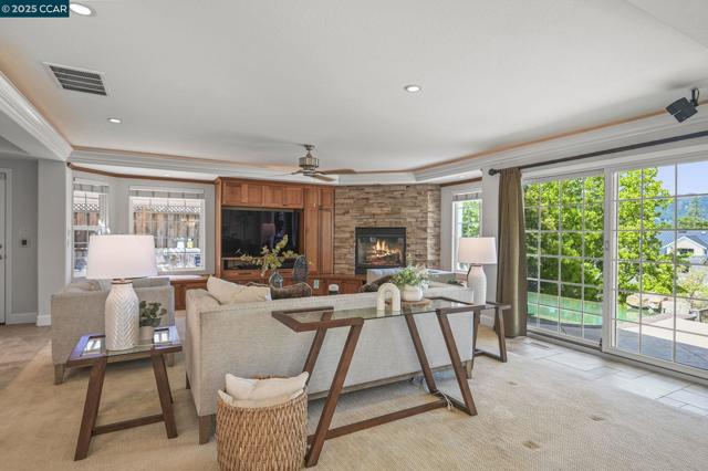 34 Willowview Ct, Danville CA: https://media.crmls.org/mediaz/0c9e29f9-781c-488d-886b-62b13b58563a.jpg