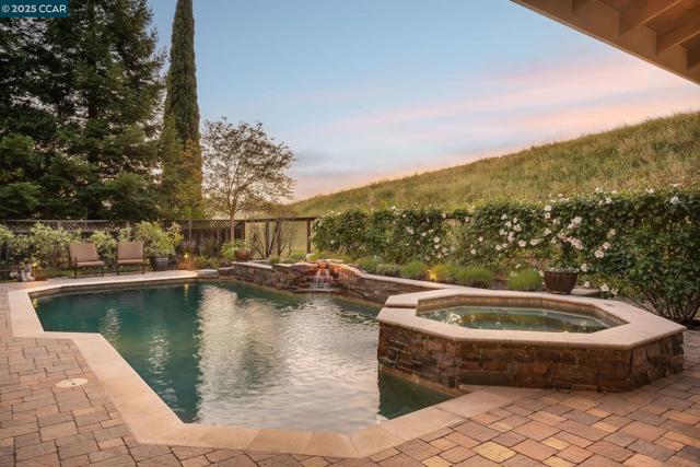 129 Alta Vista Way, Danville CA: https://media.crmls.org/mediaz/0c9e5ad0-7b8e-49ca-b258-5c7d18f6c739.jpg