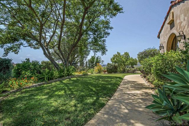19557 Fortuna Del Este, Escondido CA: https://media.crmls.org/mediaz/0c9e83be-1833-4e7d-9e2e-1880c9e4609b.jpg