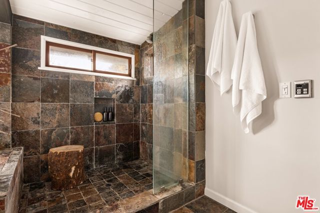20500 Paradise Lane, Topanga CA: https://media.crmls.org/mediaz/0c9f412c-5b1d-4b5e-b643-f97d8cb94036.jpg