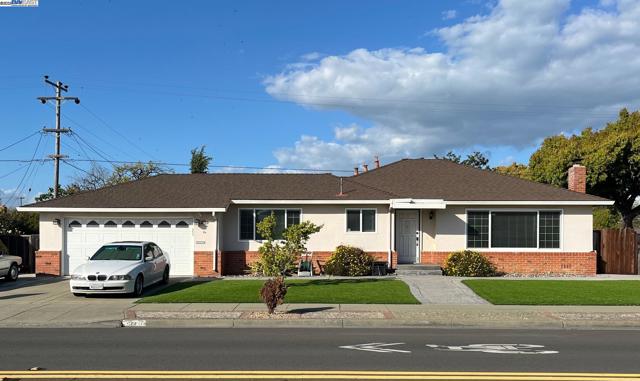 38270 Farwell Dr, Fremont CA: https://media.crmls.org/mediaz/0c9f5661-1496-4da3-af41-82a84e2bae68.jpg