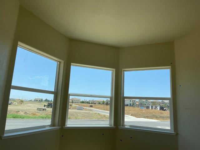 66 Boston Lane, King City CA: https://media.crmls.org/mediaz/0c9fe89d-8fde-4fc5-b277-c089423b4f94.jpg