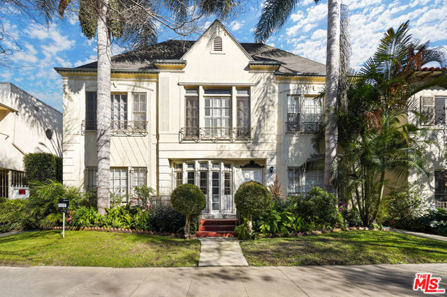 228 S REEVES Drive, Beverly Hills CA: https://media.crmls.org/mediaz/0ca05351-f427-4917-b766-d343564ea464.jpg