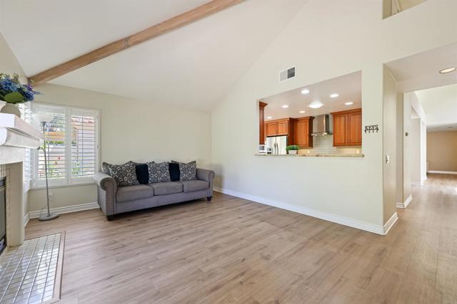 12027 Caminito Corriente, San Diego CA: https://media.crmls.org/mediaz/0ca06c9e-2750-4147-8e71-91954f0cc175.jpg
