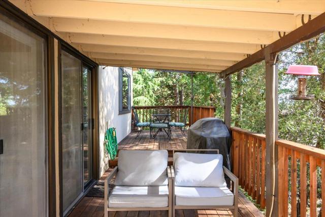 18861 Lookout Drive, Twain Harte CA: https://media.crmls.org/mediaz/0ca11908-be1d-48dd-97a2-55c525e0a883.jpg