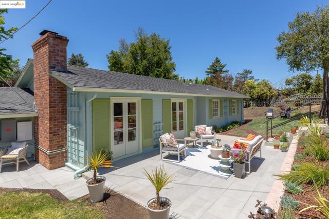 298 Grizzly Peak Blvd, Kensington CA: https://media.crmls.org/mediaz/0ca12160-a519-4313-a569-94bc988e1cf7.jpg