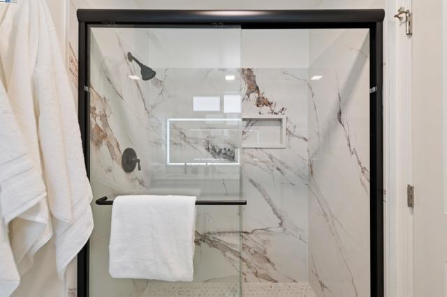 4531 Harper Ct, Pleasanton CA: https://media.crmls.org/mediaz/0ca137d8-110c-4935-96f3-8b7f3f55ebef.jpg