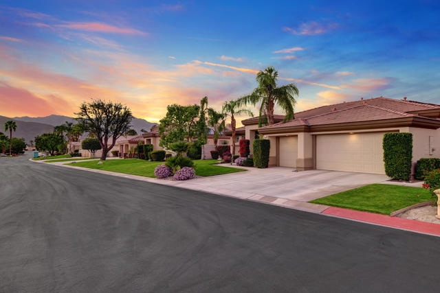 54 Camino Real, Rancho Mirage CA: https://media.crmls.org/mediaz/0ca14a03-7a3c-41af-9874-7a934ca09dd2.jpg