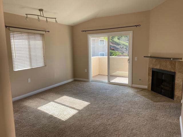 100 Sea Cliff Way, Oceanside CA: https://media.crmls.org/mediaz/0ca15a8a-f009-4264-b55b-a24a78ed6c10.jpg