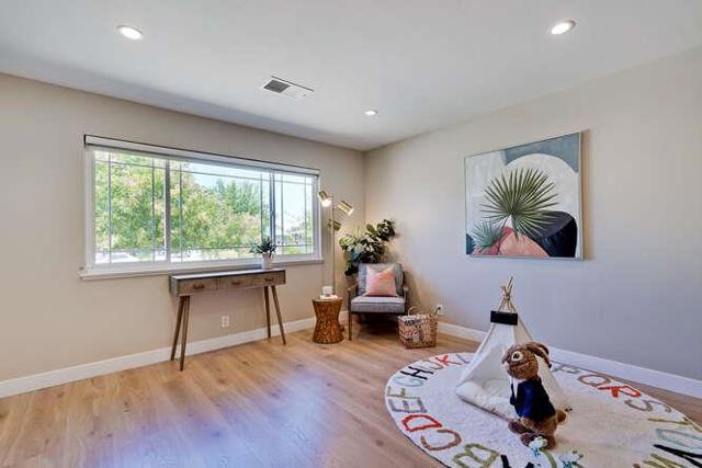898 La Plata Plaza, Campbell CA: https://media.crmls.org/mediaz/0ca21975-1502-4d05-9721-987006433a51.jpg