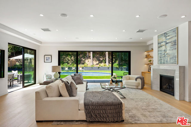 20215 Lorenzana Drive, Woodland Hills CA: https://media.crmls.org/mediaz/0ca24c5f-9336-4a91-b78f-9a7d0c8eac81.jpg
