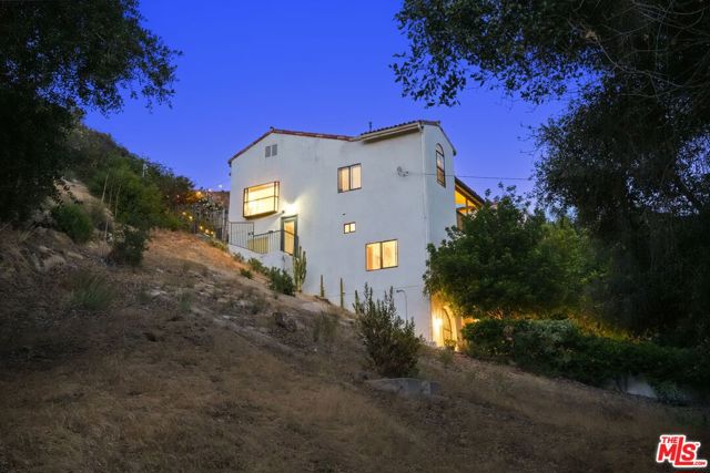 3418 Dorothy Road, Topanga CA: https://media.crmls.org/mediaz/0ca264aa-731a-488c-b91a-0e9f0b6d4acd.jpg